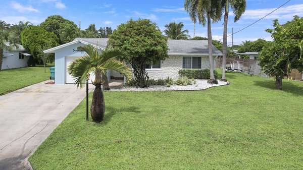 Boynton Beach, FL 33426,1004 Coral CT