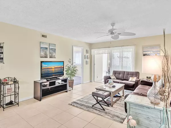 Boynton Beach, FL 33435,27 Colonial Club DR 100