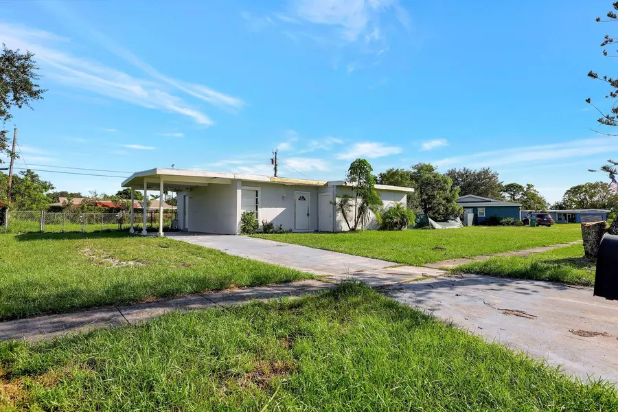 109 SE Calmoso DR, Port Saint Lucie, FL 34983