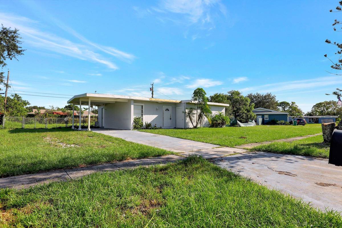 Port Saint Lucie, FL 34983,109 SE Calmoso DR