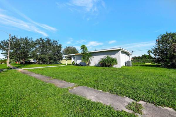 Port Saint Lucie, FL 34983,109 SE Calmoso DR