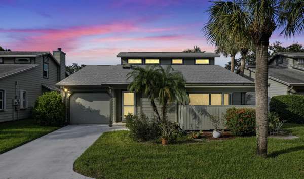 911 NE Dahoon TER, Jensen Beach, FL 34957