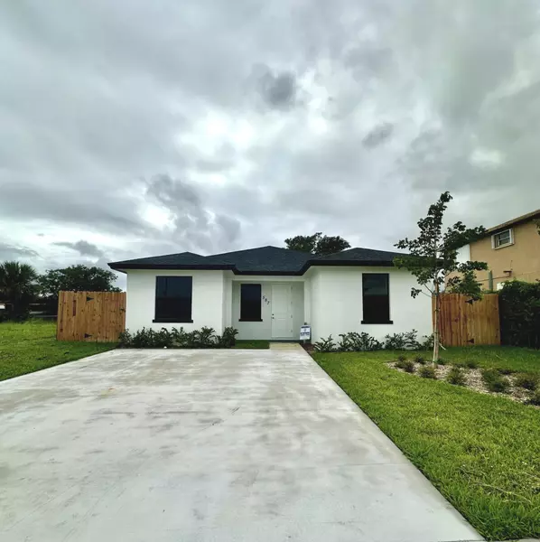 587 W 7th ST, Riviera Beach, FL 33404