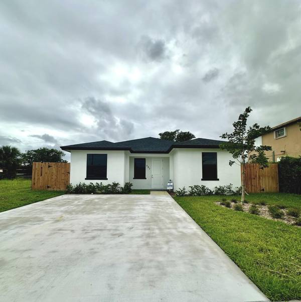 587 W 7th ST,  Riviera Beach,  FL 33404