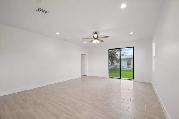 Riviera Beach, FL 33404,1437 W 31 ST