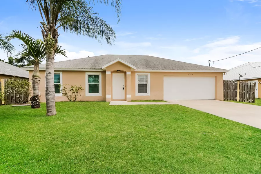 2025 SE Mantua ST, Port Saint Lucie, FL 34952