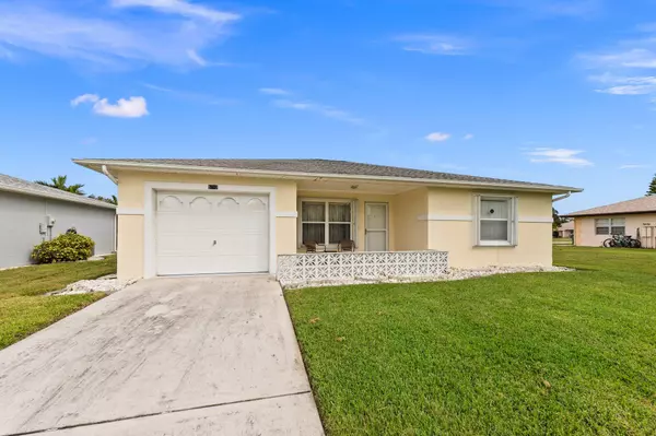 Fort Pierce, FL 34982,5712 Thatch PL