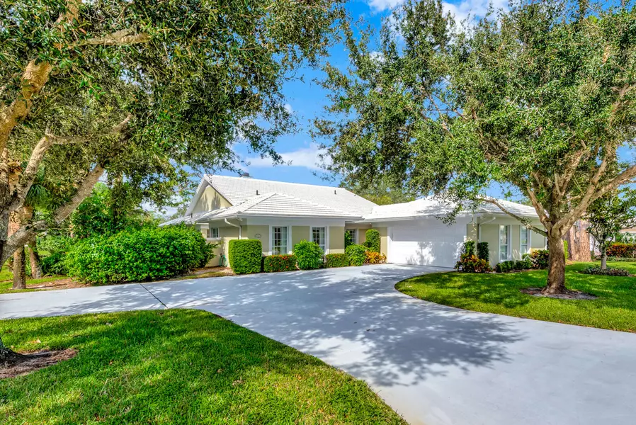 5855 Magnolia LN, Vero Beach, FL 32967