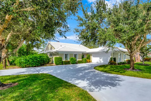 5855 Magnolia LN,  Vero Beach,  FL 32967