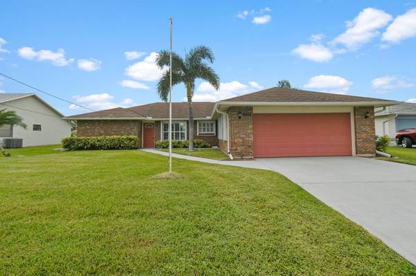 402 SW Carter AVE, Port Saint Lucie, FL 34983