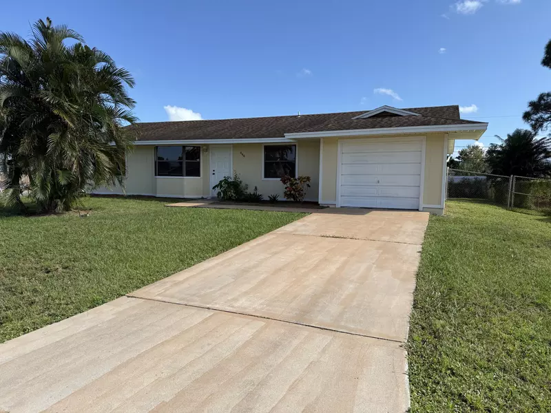 444 SW Meadow TER, Port Saint Lucie, FL 34984