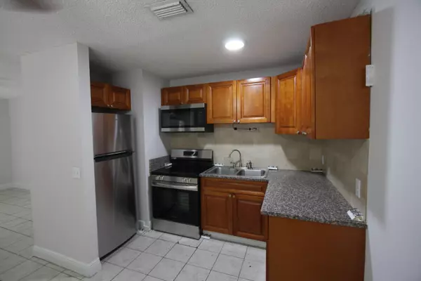 Lake Worth, FL 33460,1025 S F ST 1