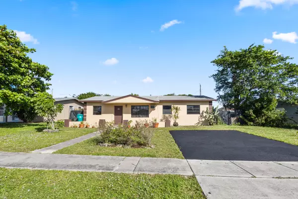 141 NE 17th AVE, Boynton Beach, FL 33435