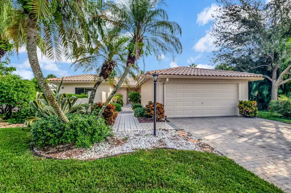 12 Woods LN, Boynton Beach, FL 33436