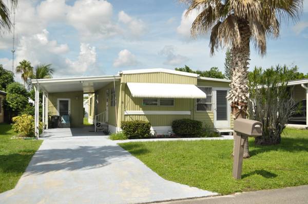 8 SE Hidalgo LN, Port Saint Lucie, FL 34952