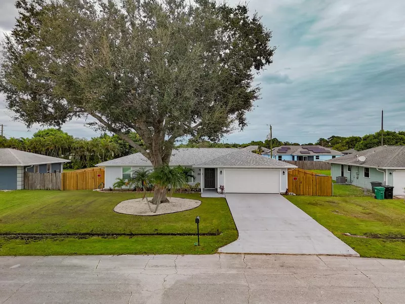 2231 SE Trillo ST, Port Saint Lucie, FL 34952