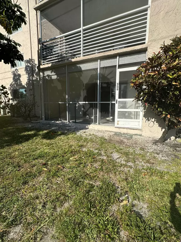 Palm Springs, FL 33461,225 Bonnie BLVD 116
