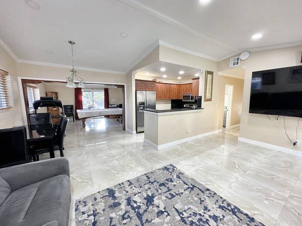 Plantation, FL 33317,960 SW 49th TER