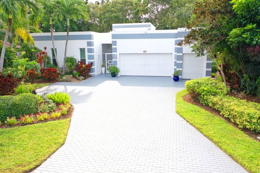 25 Sutton DR, Boynton Beach, FL 33436