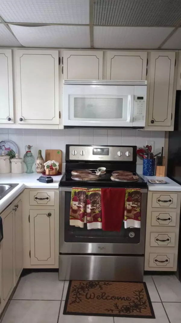 Sunrise, FL 33322,9601 Sunrise Lakes BLVD 210