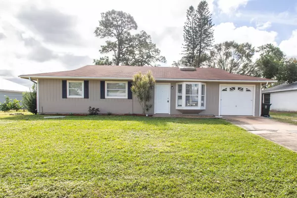 482 SE Lancaster AVE, Port Saint Lucie, FL 34983