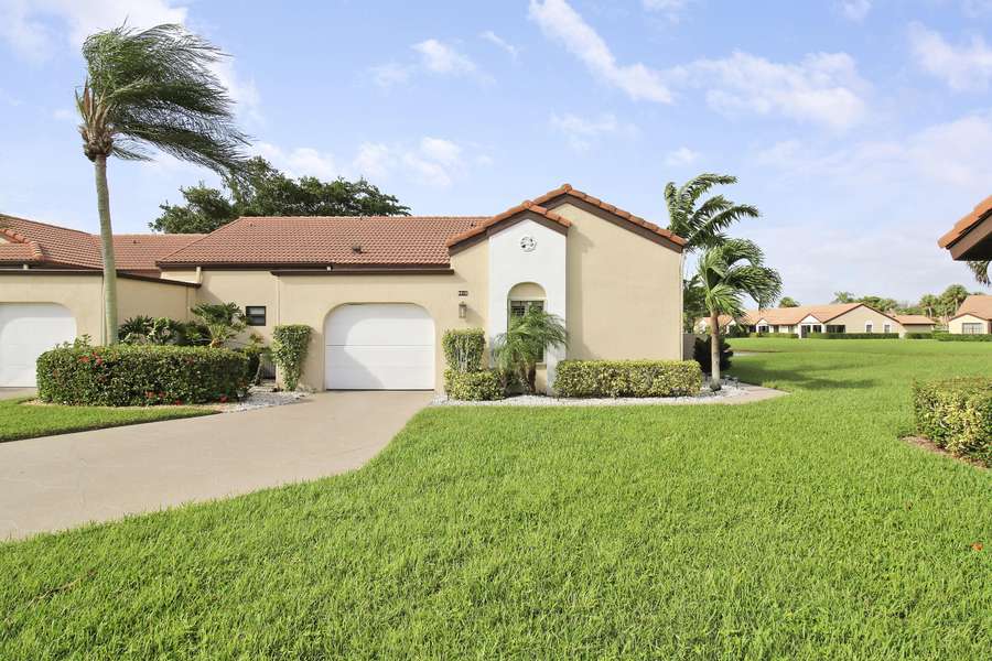 8410 Mooring CIR, Boynton Beach, FL 33472