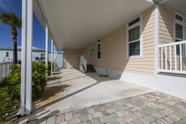 Ocean Breeze, FL 34957,122 NE Bay DR