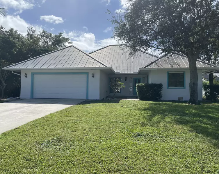 9246 SE Pomona ST, Hobe Sound, FL 33455