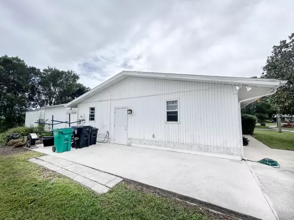 Port Saint Lucie, FL 34983,879 SW Goodrich ST