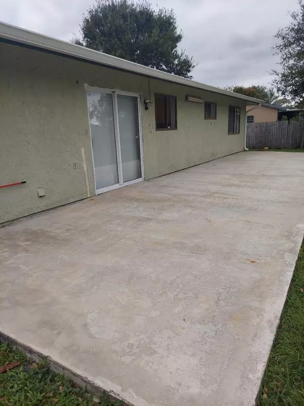 Port Saint Lucie, FL 34952,2289 SE Seamist ST