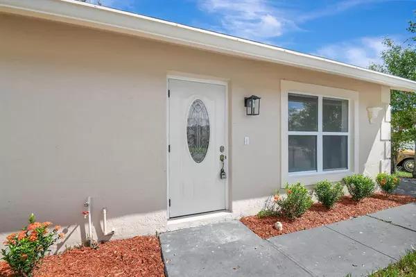 Lake Worth, FL 33463,5666 Lake George PL