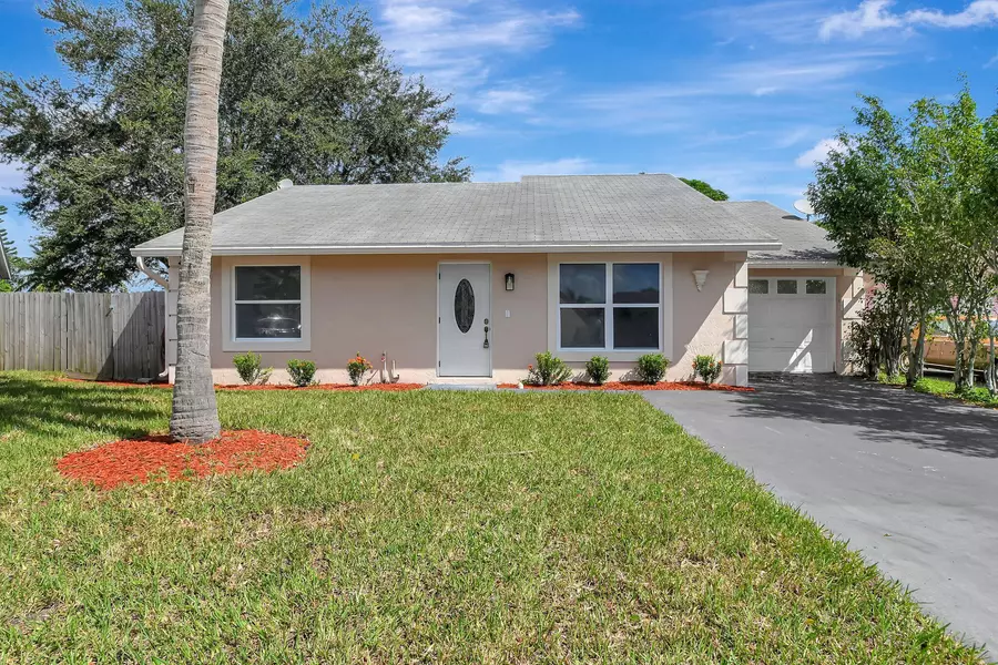 5666 Lake George PL, Lake Worth, FL 33463