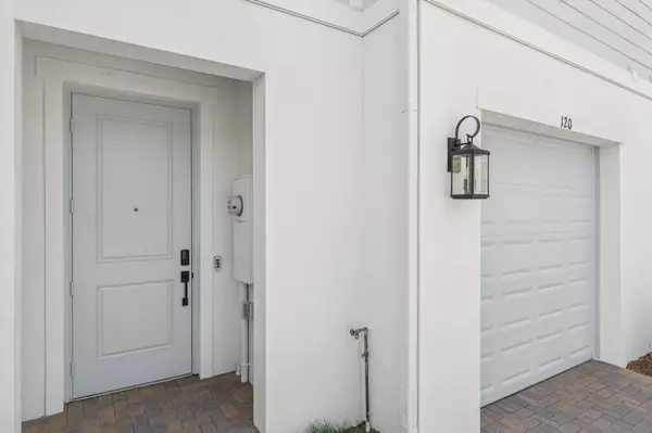 Stuart, FL 34997,120 SE Birch TER 1476