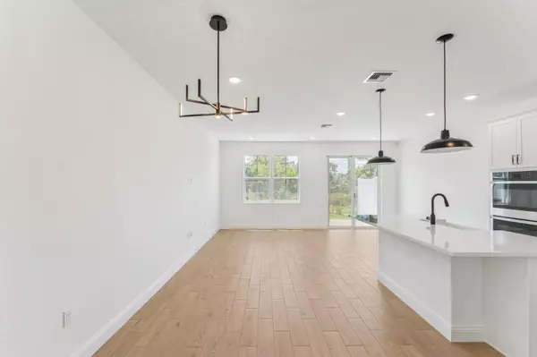 Stuart, FL 34997,120 SE Birch TER 1476