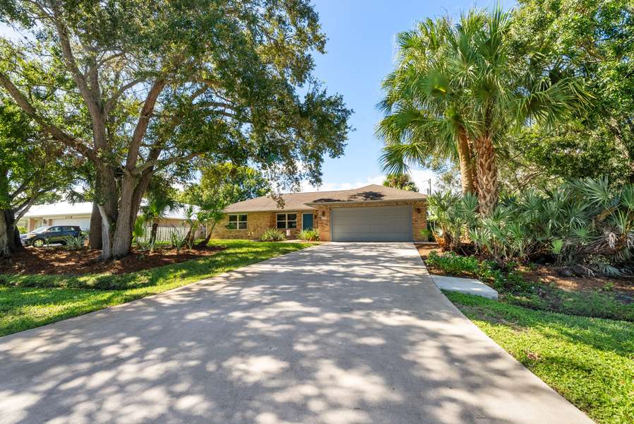 2326 SE Saphire TER, Port Saint Lucie, FL 34952