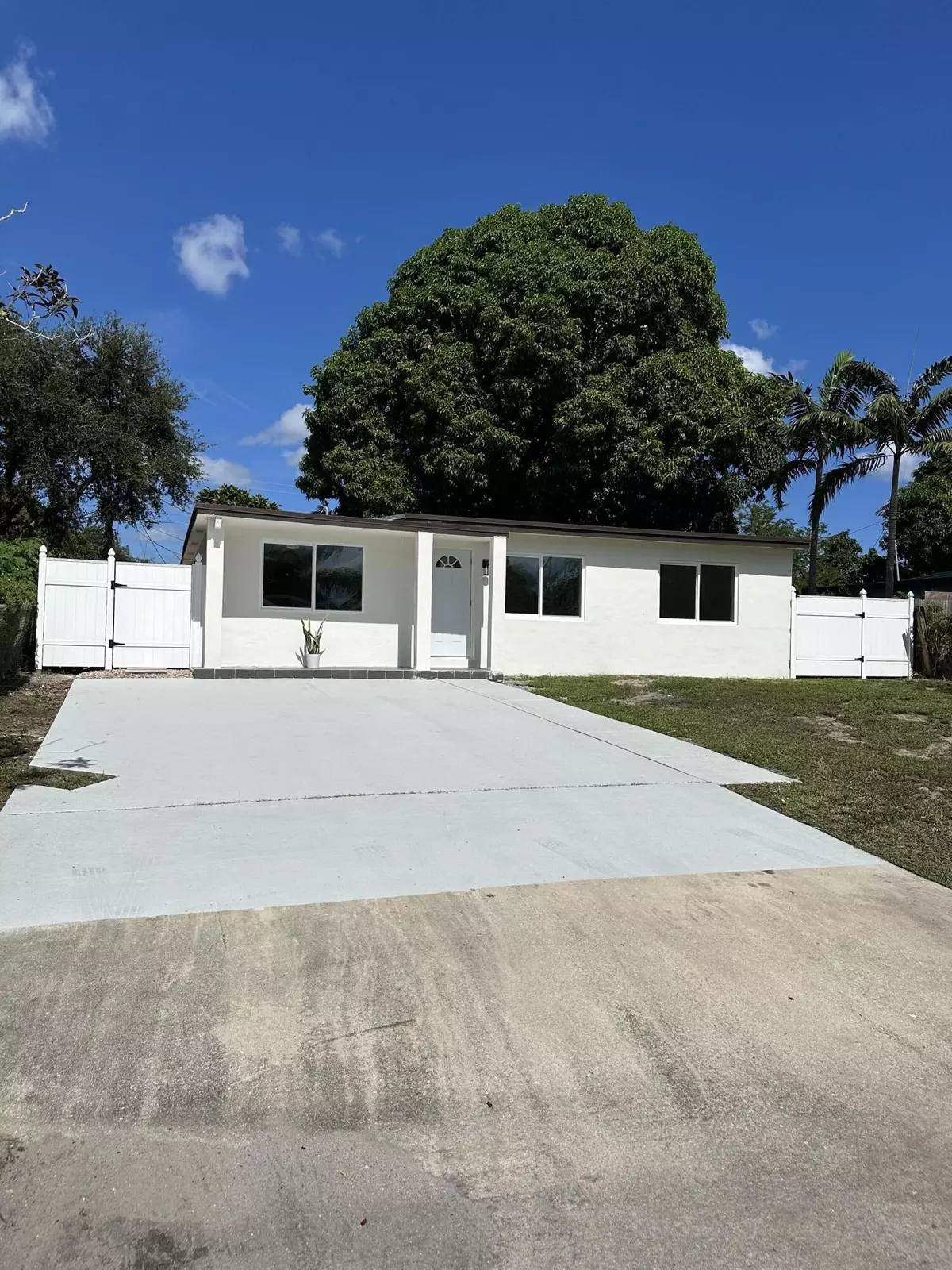 Lantana, FL 33462,551 Oleander RD