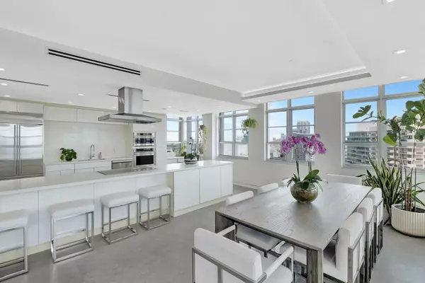 Miami Beach, FL 33140,5660 Collins AVE 21c