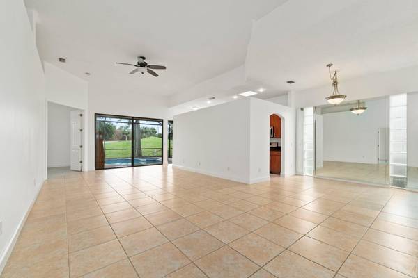 Port Saint Lucie, FL 34986,435 SW Jefferson CIR