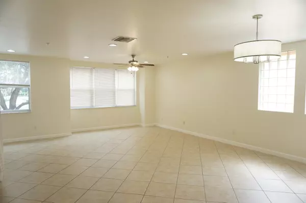 West Palm Beach, FL 33401,820 Millbrae CT 1