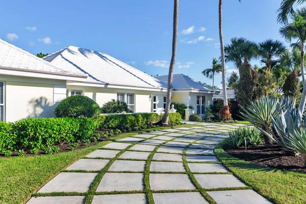 Jupiter Inlet Colony, FL 33469,234 Shelter LN