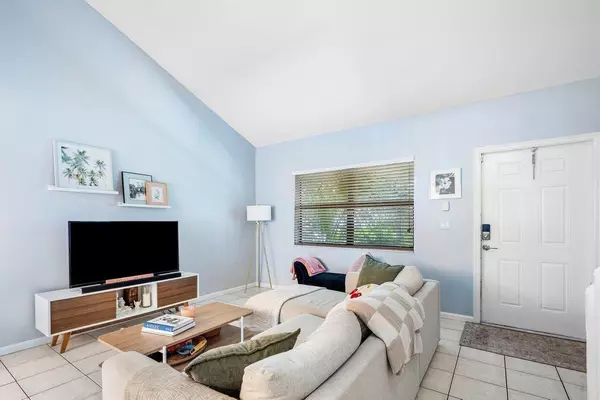 Fort Lauderdale, FL 33304,1455 Holly Heights DR 46