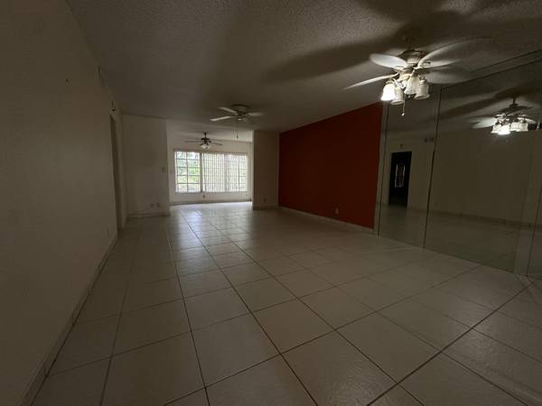 Boca Raton, FL 33496,9305 Flynn CIR 8