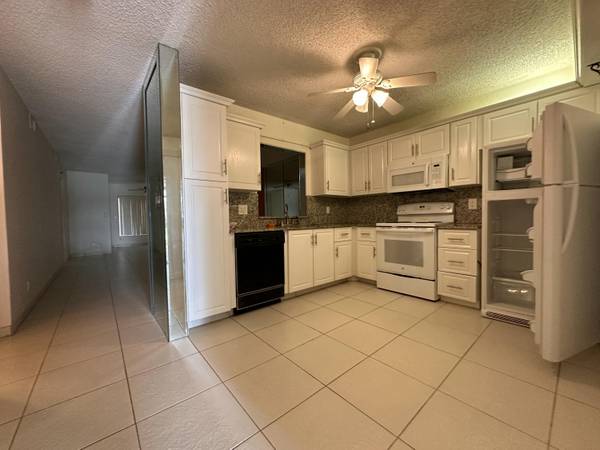 Boca Raton, FL 33496,9305 Flynn CIR 8