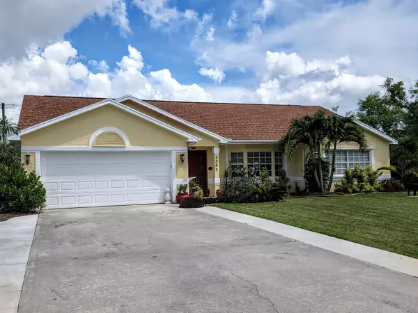 2392 SE Charleston DR, Port Saint Lucie, FL 34952