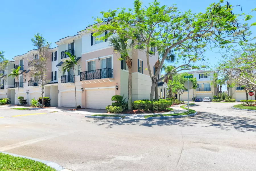 581 NW 35th LN, Boca Raton, FL 33431