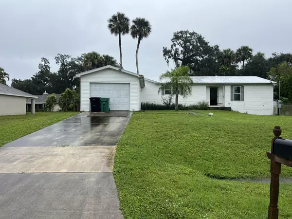 2373 SW Wynnewood ST, Port Saint Lucie, FL 34953