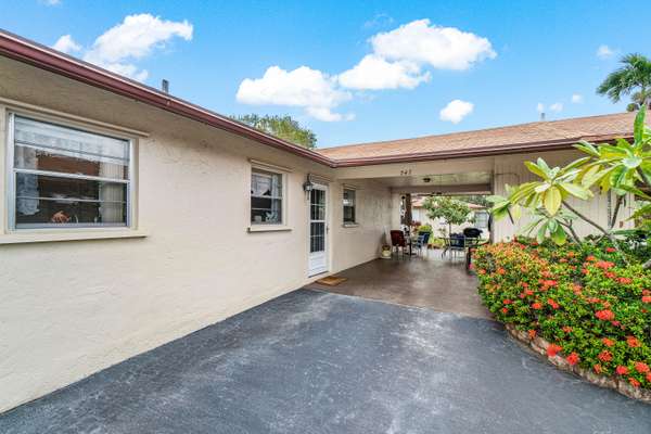 Delray Beach, FL 33445,547 Sandpiper CIR