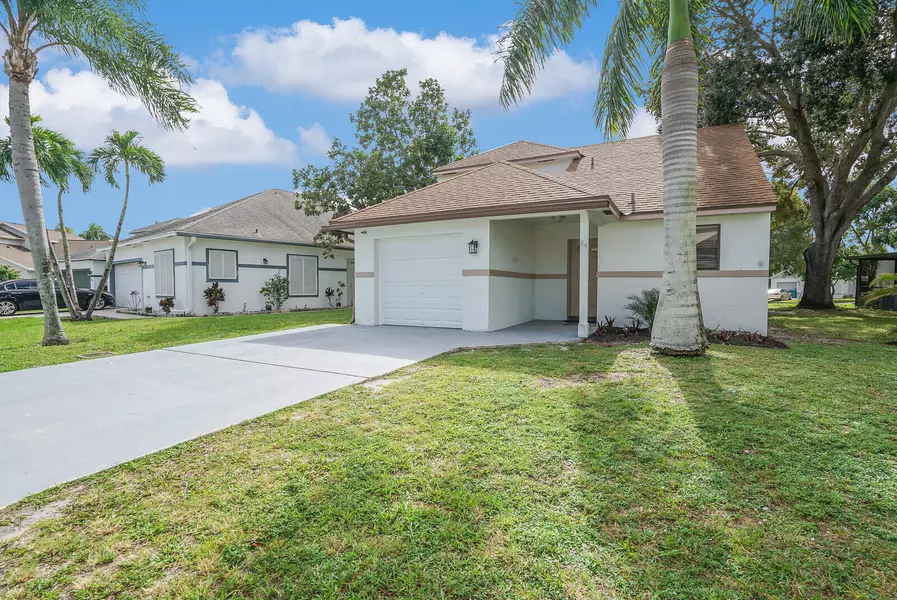 84 Magnolia CIR, Boynton Beach, FL 33436