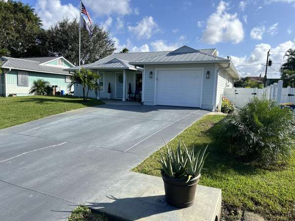 3716 SE Middle ST,  Stuart,  FL 34997