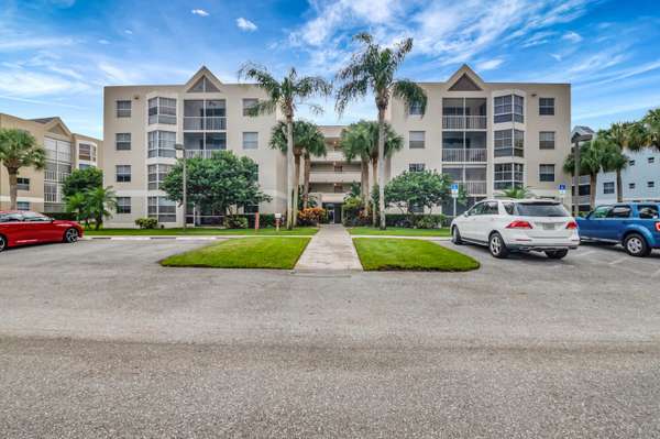 Delray Beach, FL 33484,5936 Morningstar CIR 103